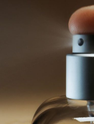 comment faire tenir son parfum