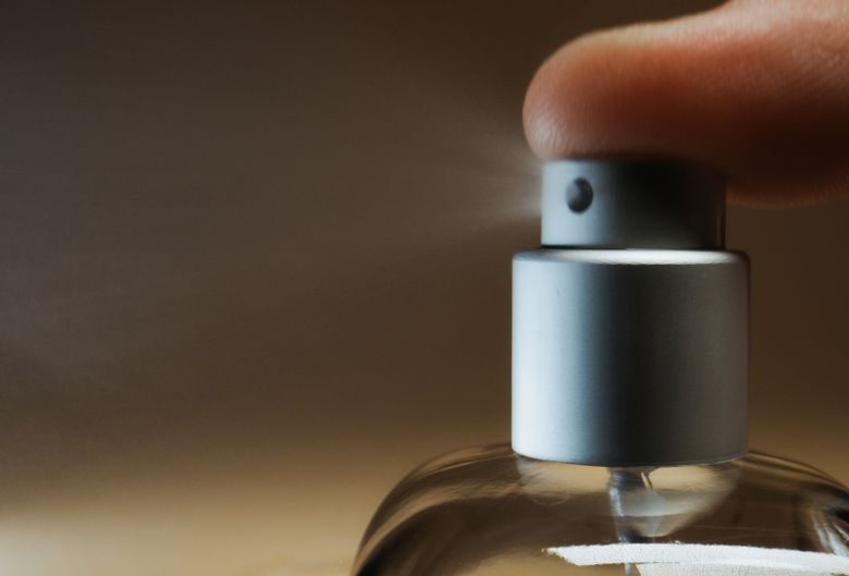 comment faire tenir son parfum
